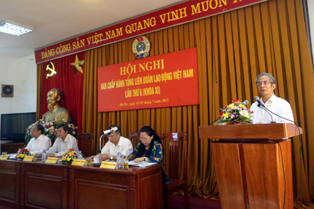 Chủ tịch Tổng LĐLĐVN Đặng Ngọc Tùng phát biểu khai mạc Hội nghị lần thứ 6 BCH Tổng LĐLĐVN khóa XI.